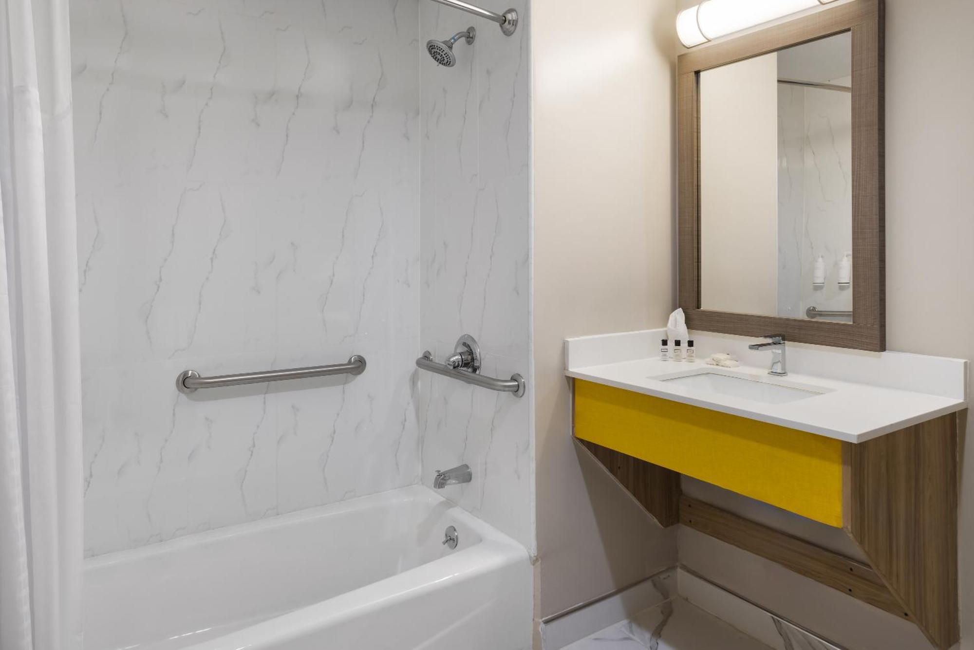 Days Inn By Wyndham Staten Island New York Ngoại thất bức ảnh
