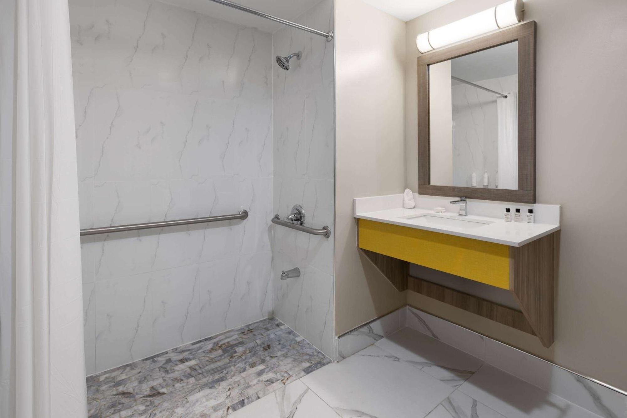 Days Inn By Wyndham Staten Island New York Ngoại thất bức ảnh