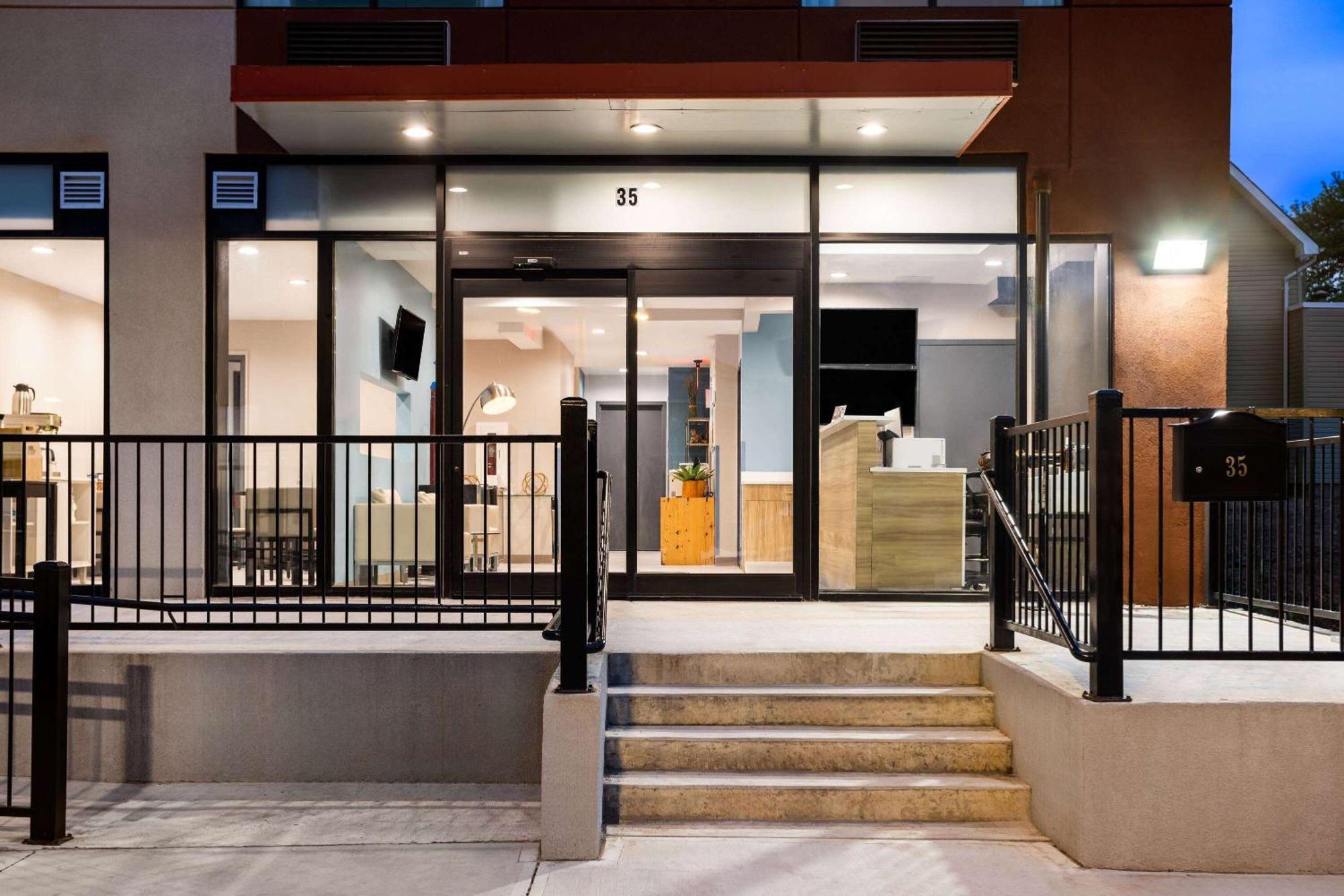Days Inn By Wyndham Staten Island New York Ngoại thất bức ảnh